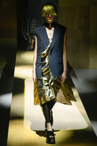 Look 15